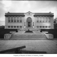 University_Branch_Library_Seattle_ca_1910.jpg