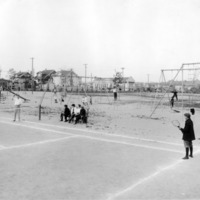 university_playground_1913.jpg