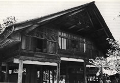 Acehnese house in the Village of Lam Teun, North Sumatra.  Source: The Living House by Roxana Waterson